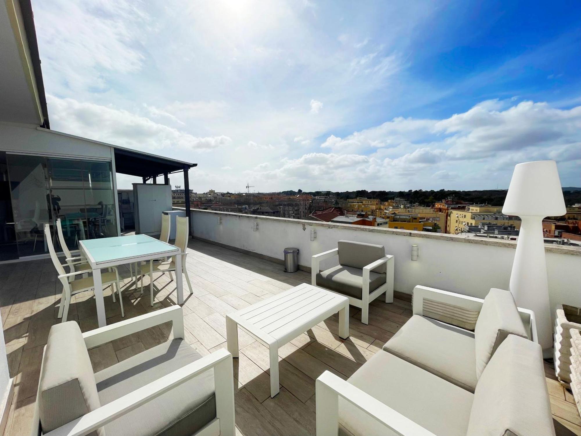 Penthouse With View Of Roma