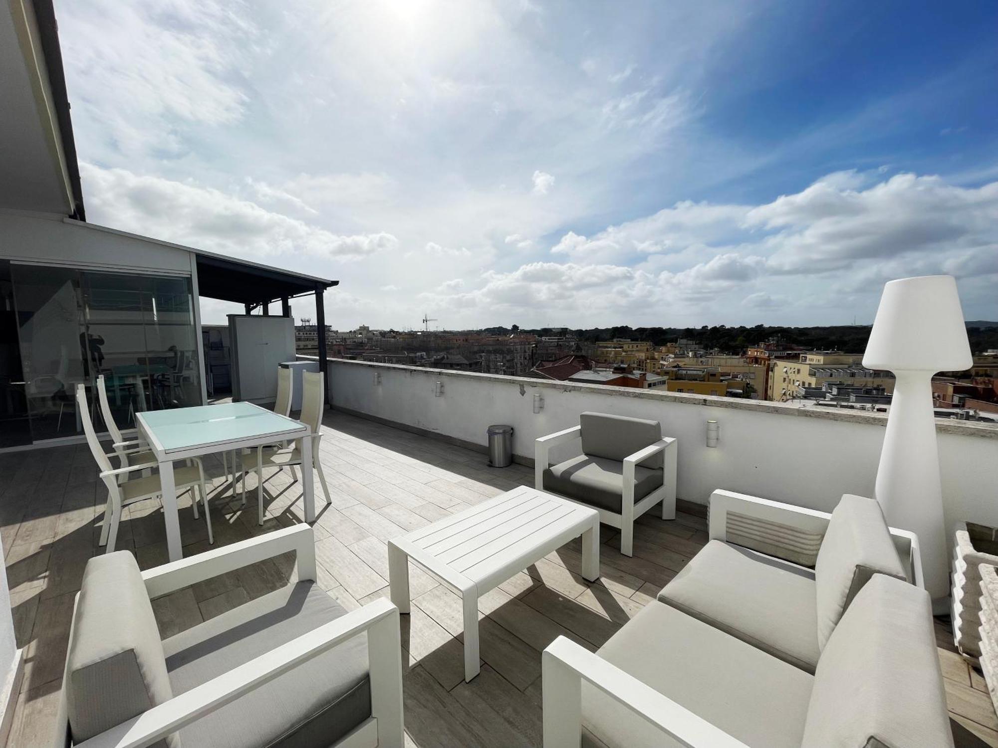 Penthouse With View Of Roma