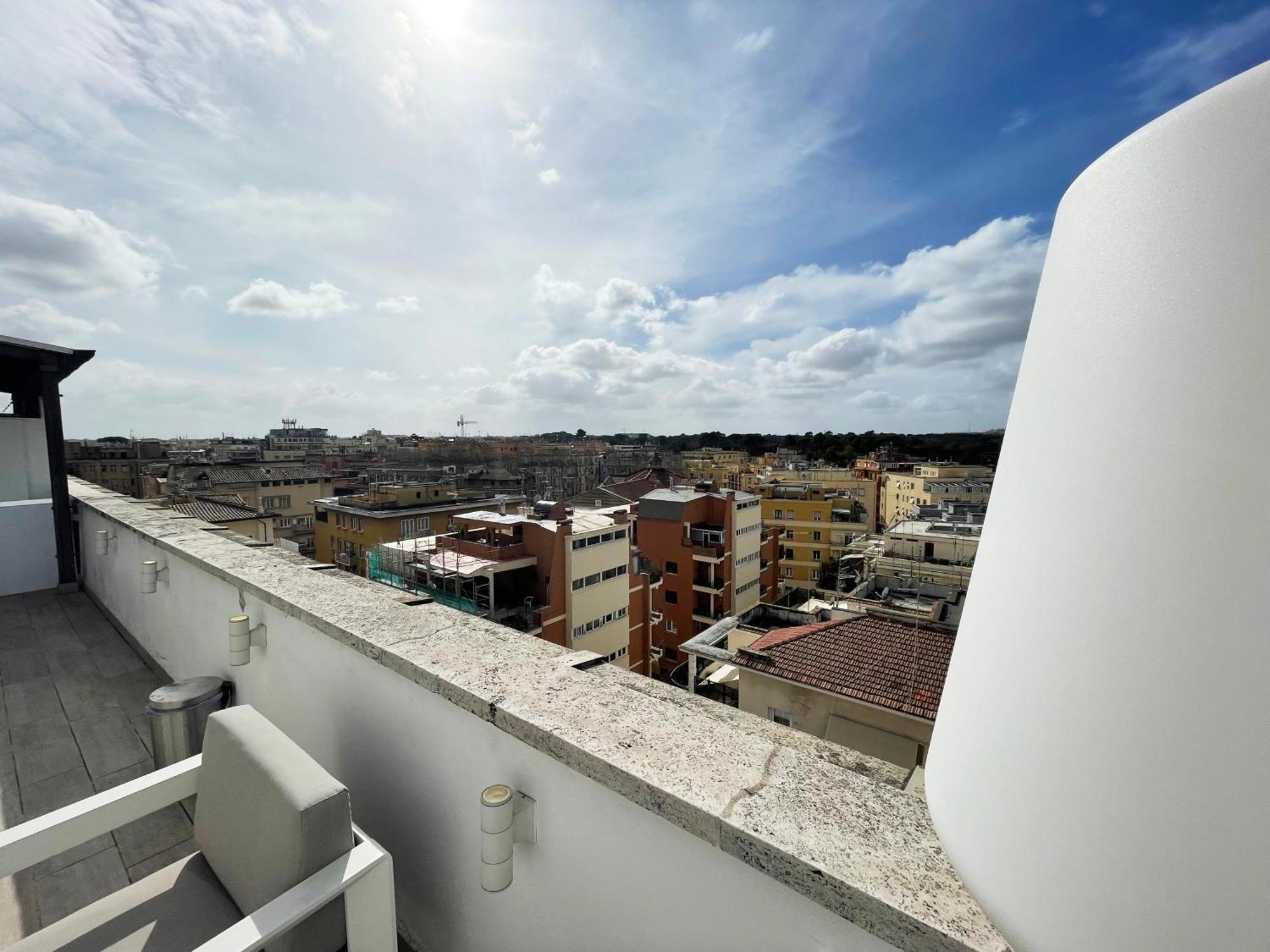 Penthouse With View Of Roma